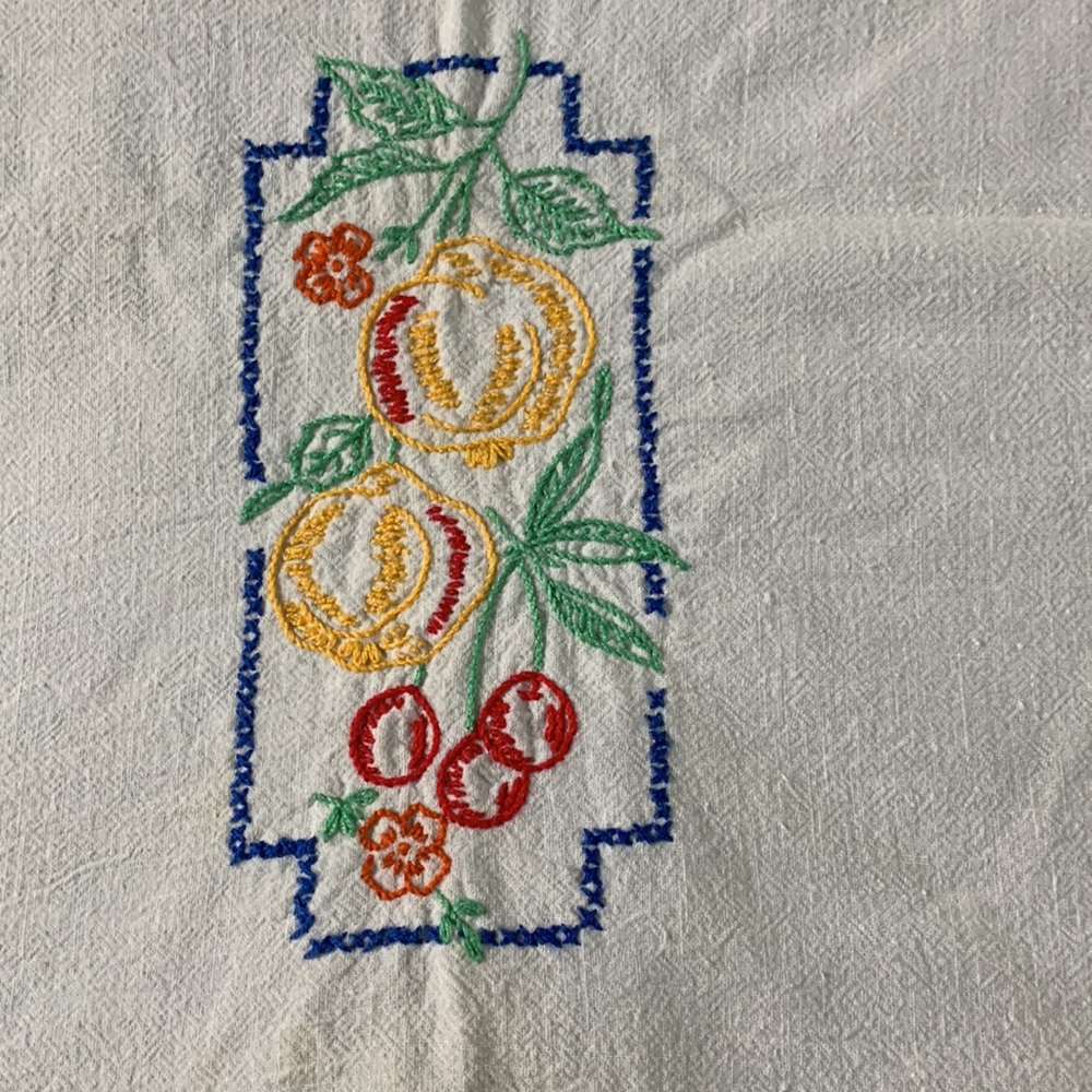 Large vintage embroidered dish towel. Approximately 26.75 x 31 - Picture 2 of 3
